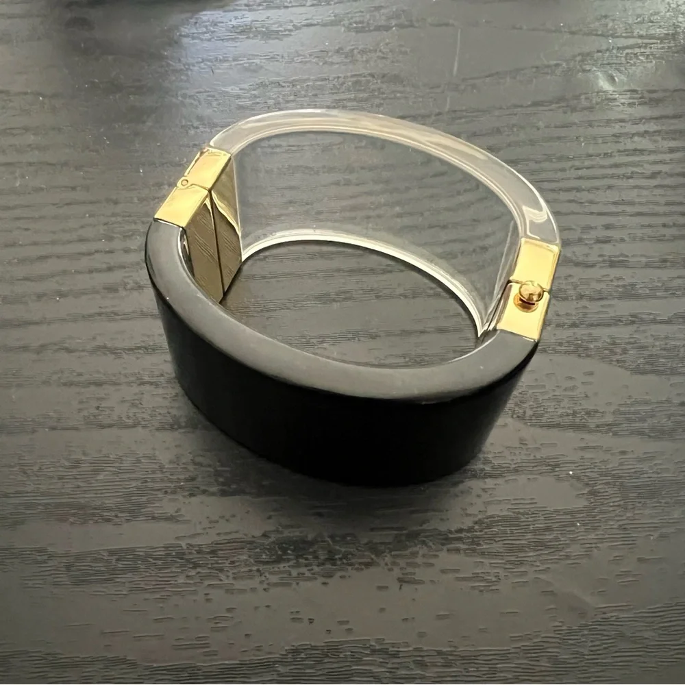 LUCITE BANGLE - Picture 2 of 4